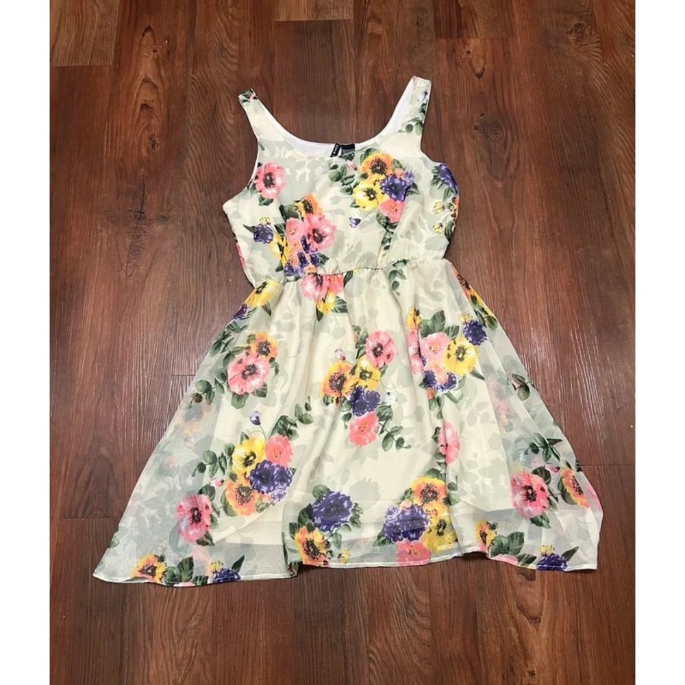 Love Chesley Floral Dress Medium Multicolor